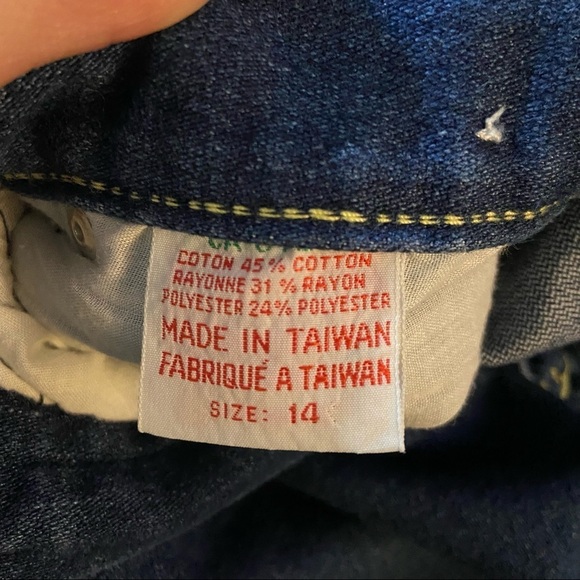 Vintage high-waisted dark wash women’s straight leg mom jeans in size 14 - Picture 5 of 15